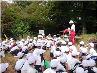 桜木小学校　遠足へボランティア参加